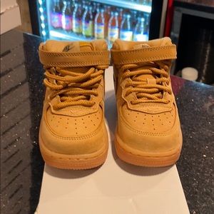 Nike Force 1 Mid LV8
